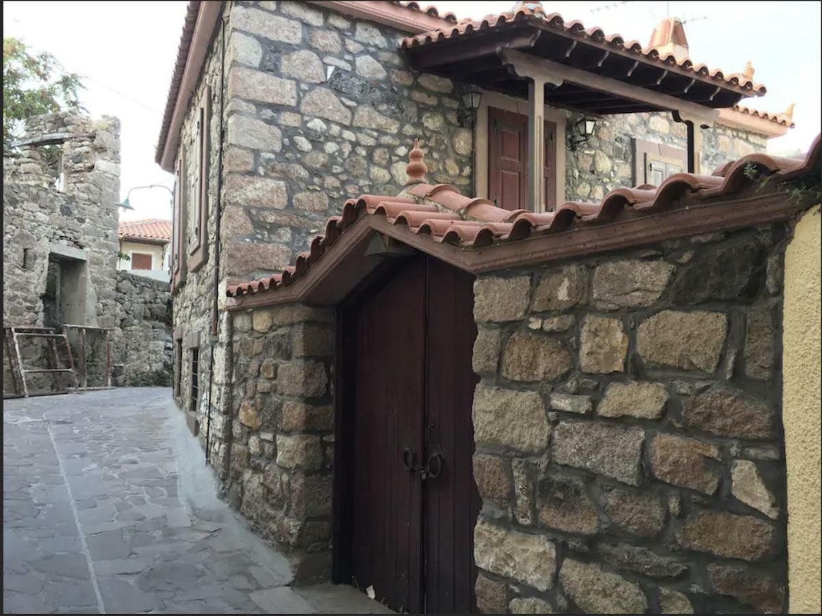 Wood And Stone In The Path Of Lava Vila Antissa Exterior foto